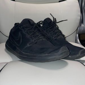 Nike roshe run men’s sneakers size 13